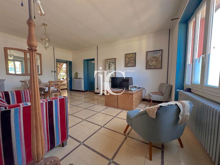 Image No.8-4 Bed House for sale