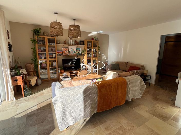 Image No.10-3 Bed House for sale