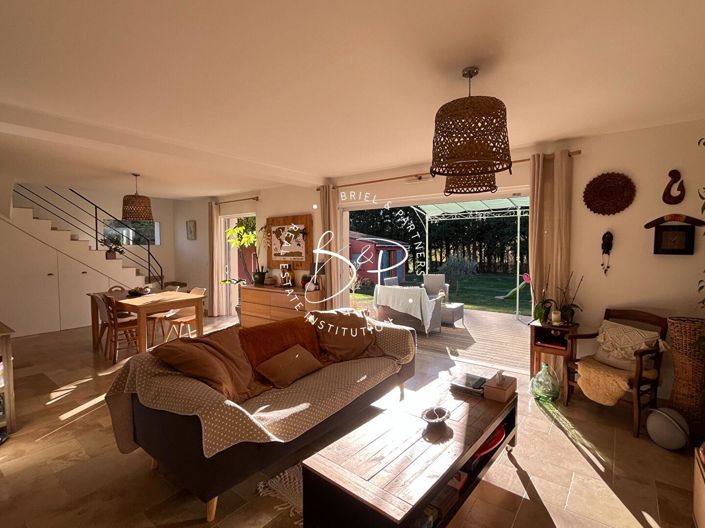 Image No.11-3 Bed House for sale