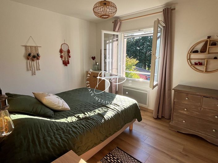 Image No.15-3 Bed House for sale