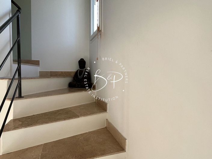 Image No.17-3 Bed House for sale