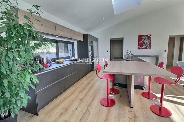 Image No.6-4 Bed House for sale