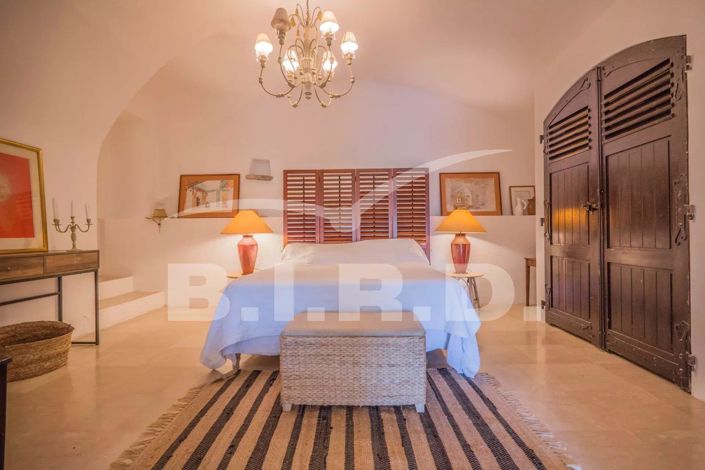 Image No.6-5 Bed House for sale