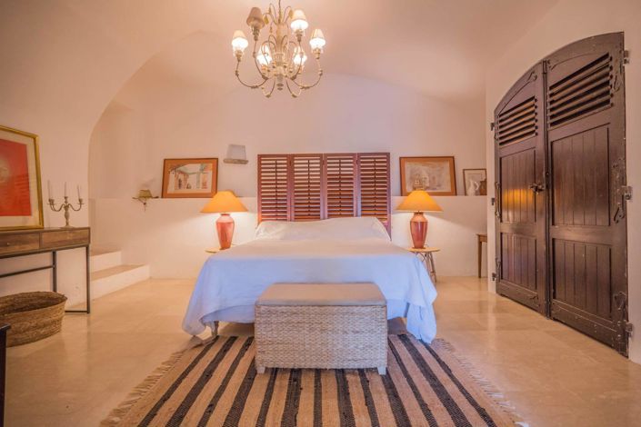 Image No.6-5 Bed House for sale