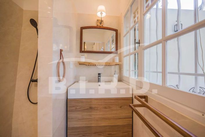 Image No.7-5 Bed House for sale