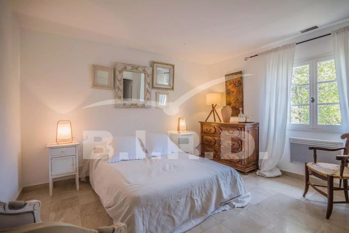 Image No.8-5 Bed House for sale