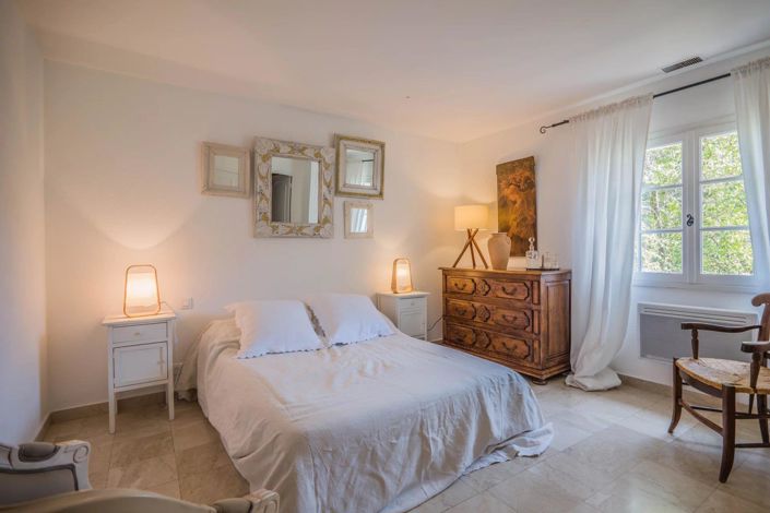 Image No.8-5 Bed House for sale