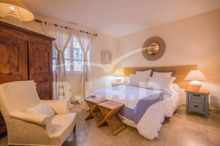 Image No.9-5 Bed House for sale