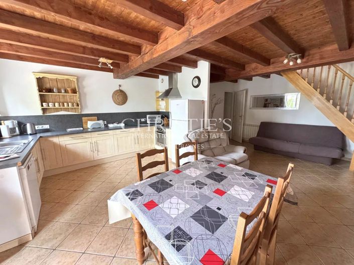 Image No.11-21 Bed House for sale