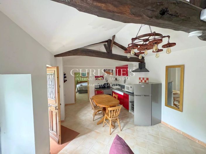 Image No.20-21 Bed House for sale