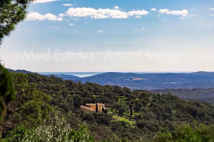 Image No.18-4 Bed House for sale