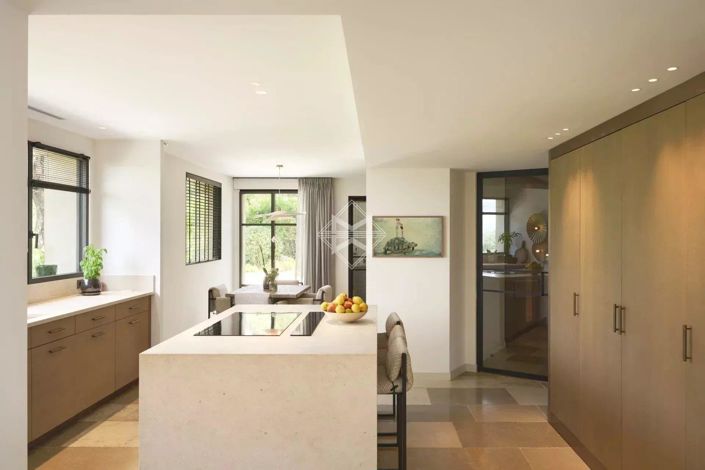 Image No.10-5 Bed House for sale