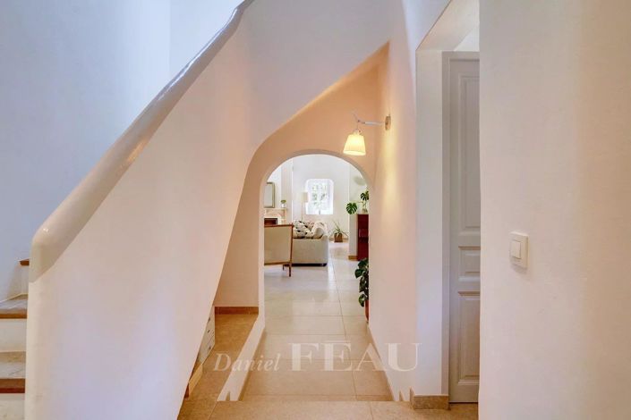 Image No.11-5 Bed House for sale