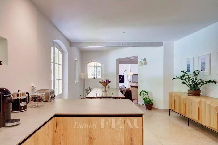 Image No.9-5 Bed House for sale