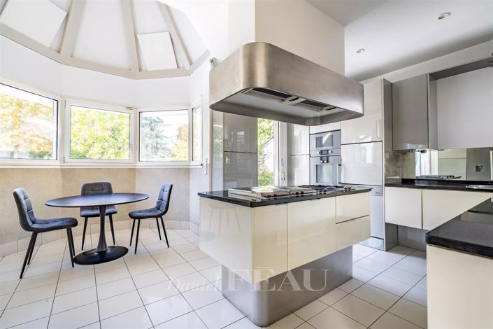 Image No.13-6 Bed House for sale