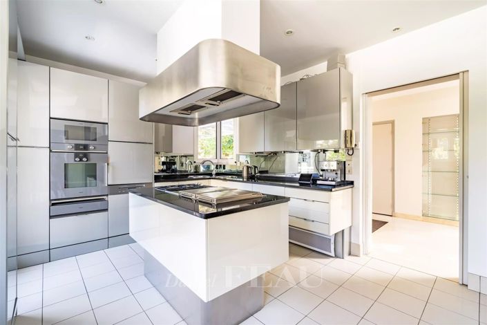 Image No.14-6 Bed House for sale