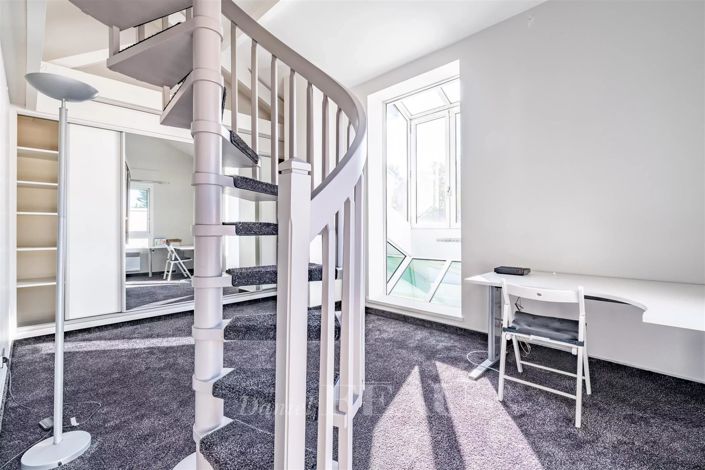 Image No.16-6 Bed House for sale