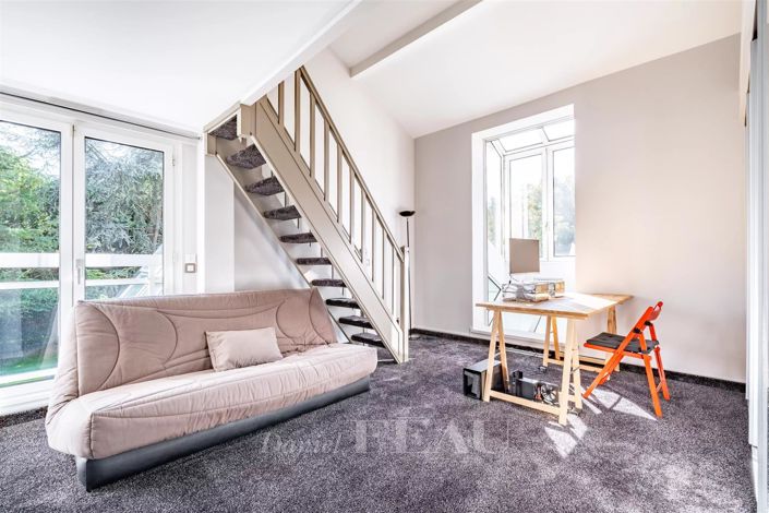 Image No.17-6 Bed House for sale