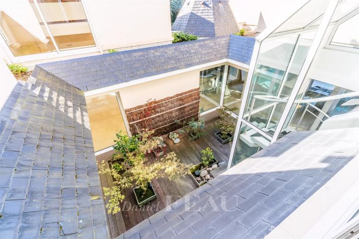 Image No.9-6 Bed House for sale