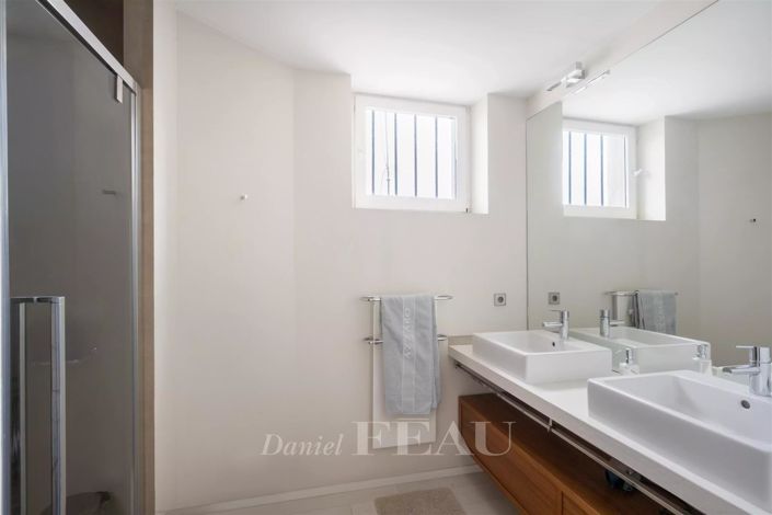 Image No.18-4 Bed Apartment for sale