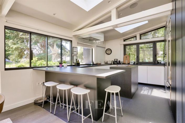 Image No.3-5 Bed House for sale