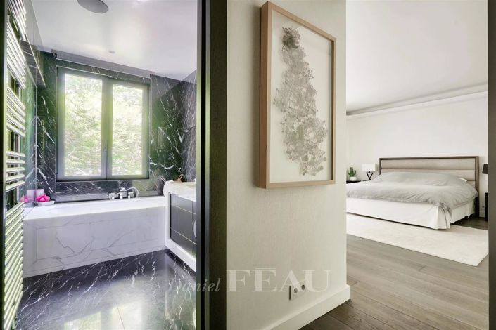 Image No.5-5 Bed House for sale