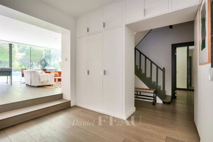 Image No.7-5 Bed House for sale