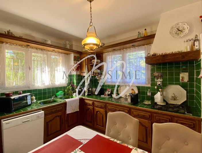 Image No.8-4 Bed House for sale