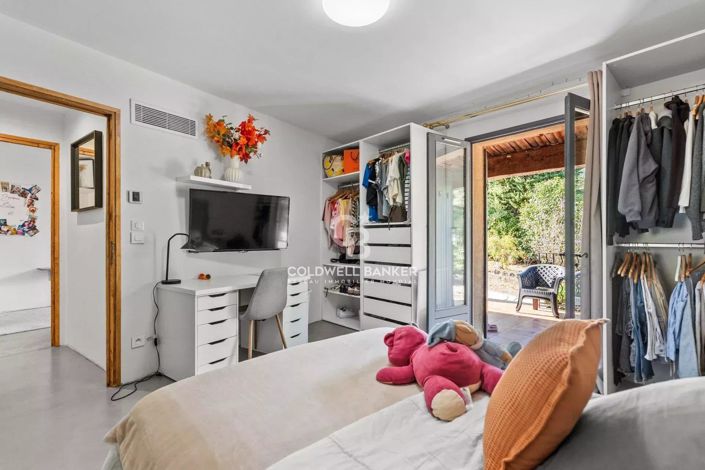 Image No.12-5 Bed House for sale