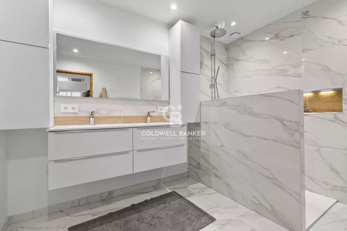 Image No.17-5 Bed House for sale