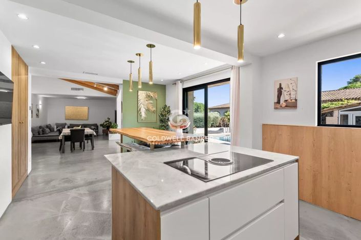 Image No.2-5 Bed House for sale