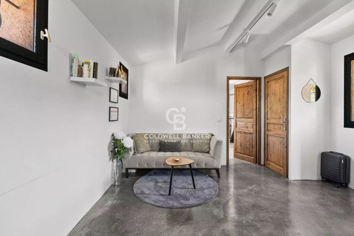 Image No.20-5 Bed House for sale