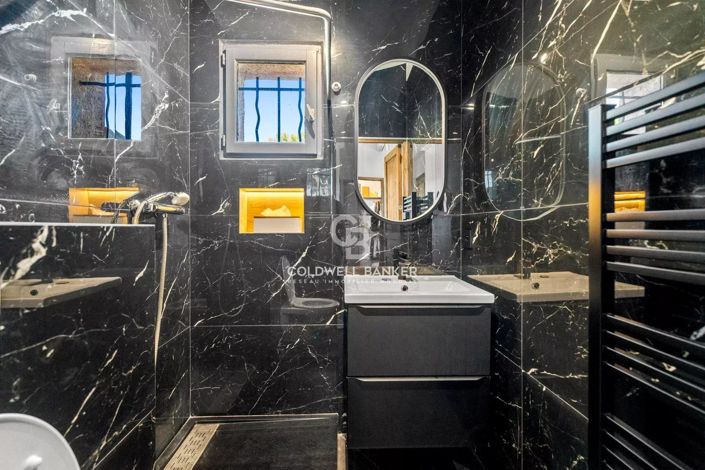 Image No.21-5 Bed House for sale