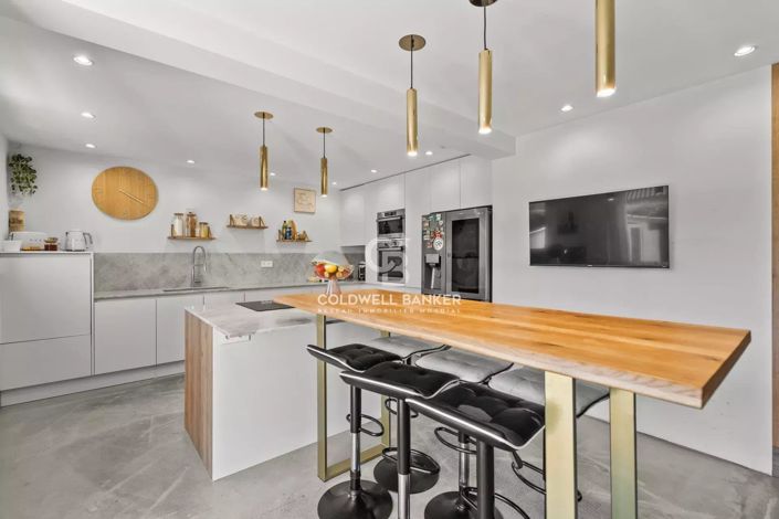 Image No.6-5 Bed House for sale