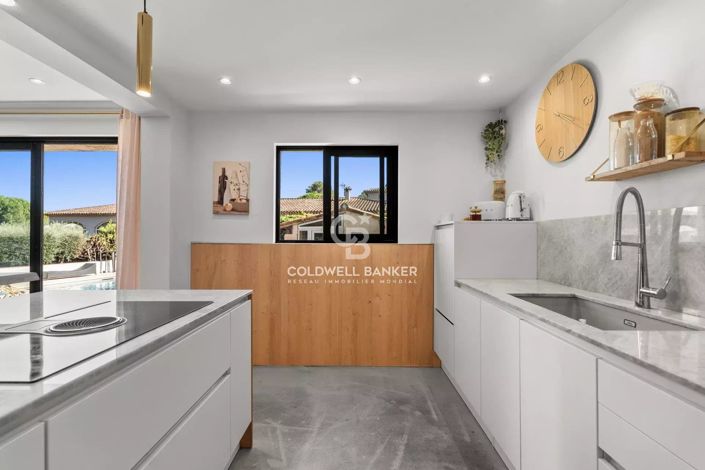 Image No.7-5 Bed House for sale