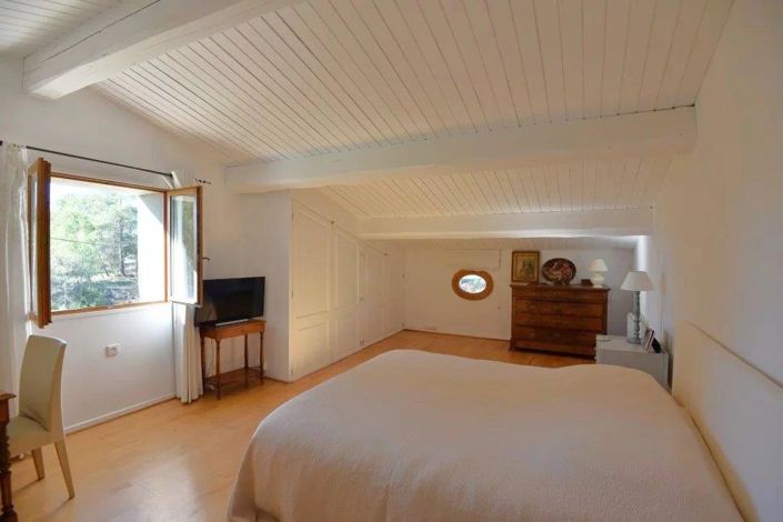 Image No.10-11 Bed House for sale