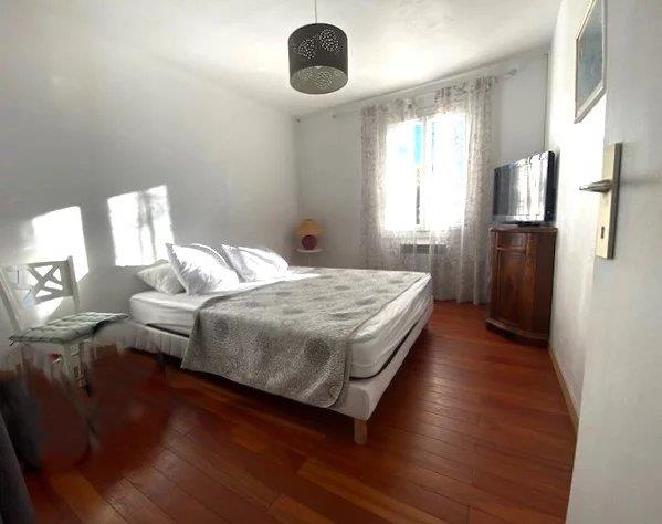 Image No.11-3 Bed House for sale