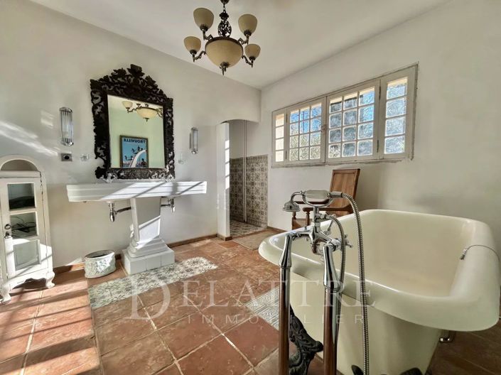 Image No.14-6 Bed House for sale