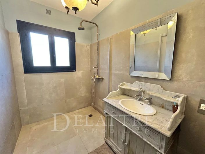 Image No.16-6 Bed House for sale