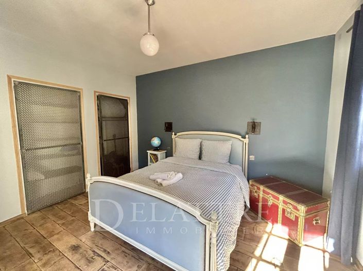 Image No.18-6 Bed House for sale