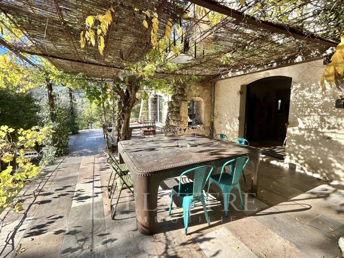 Image No.8-6 Bed House for sale