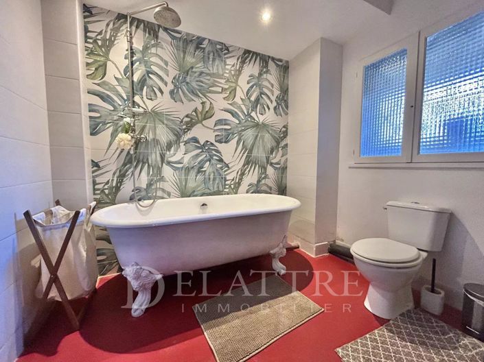 Image No.9-6 Bed House for sale