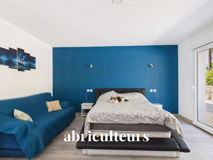 Image No.10-3 Bed House for sale