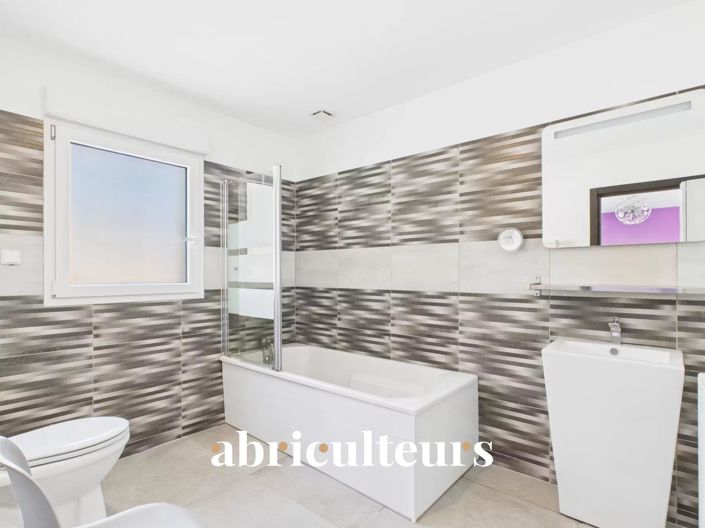 Image No.13-3 Bed House for sale