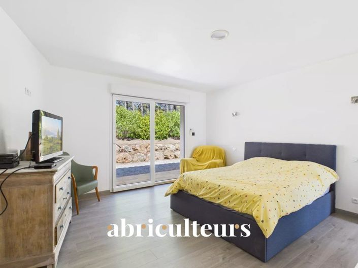 Image No.14-3 Bed House for sale