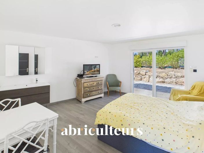 Image No.15-3 Bed House for sale