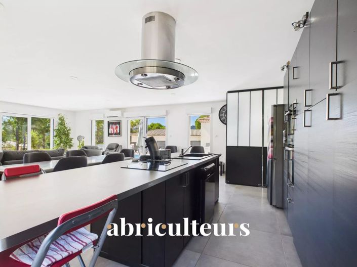 Image No.6-3 Bed House for sale