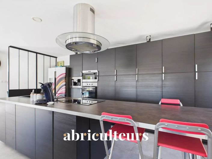 Image No.8-3 Bed House for sale