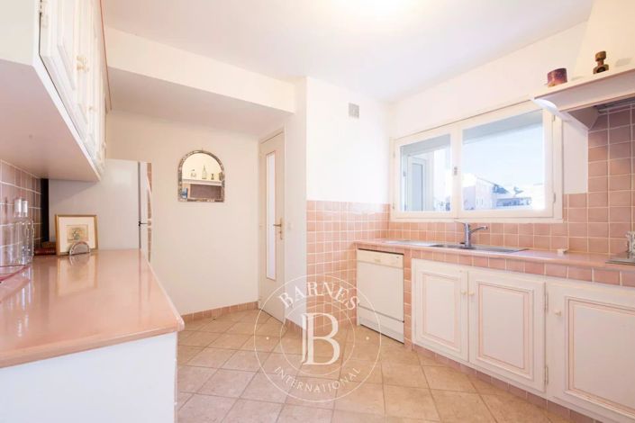 Image No.11-3 Bed Apartment for sale