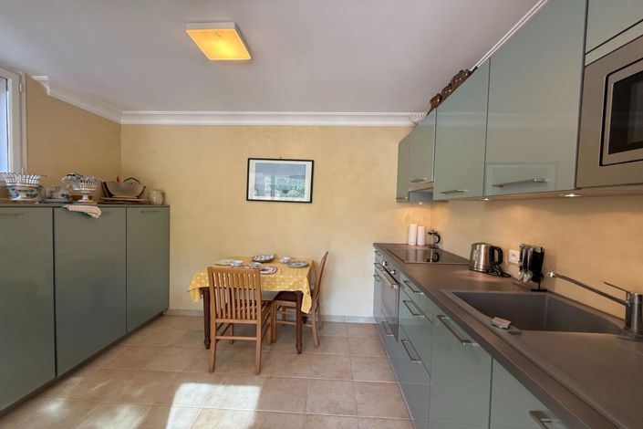 Image No.18-4 Bed House for sale